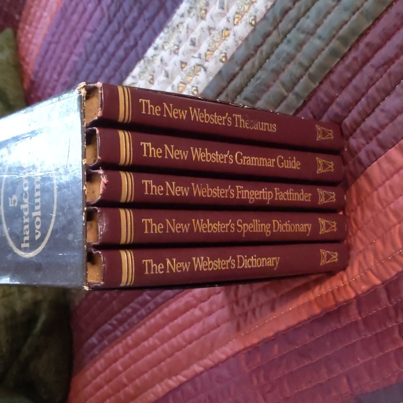 NEW WEBSTERS Deluxe desk reference library 5 book set w/ case jacket - Picture 2 of 16
